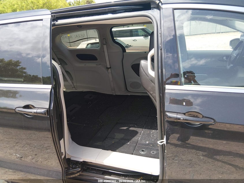 2023 Chrysler Pacifica VIN 2C4RC1BG7PR630273 IAAI salvage auction — HAIL, Wait Title, sold $8,200 on 2026-08-29 (photo 8)