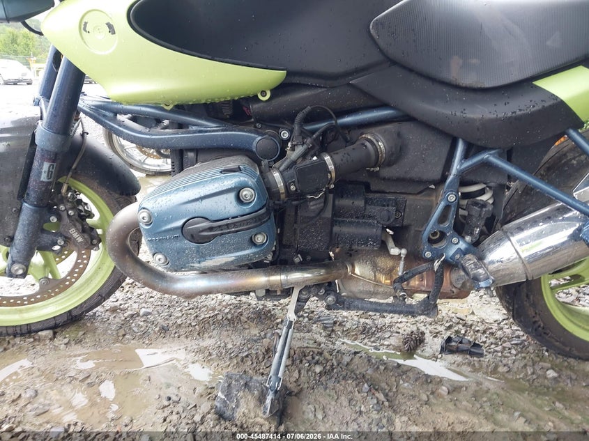2004 BMW R 1150 VIN WB10318A14ZJ65404 IAAI salvage auction — FRONT & REAR, Salvage (Pennsylvania), sold $600 on 2026-07-15 (photo 9)