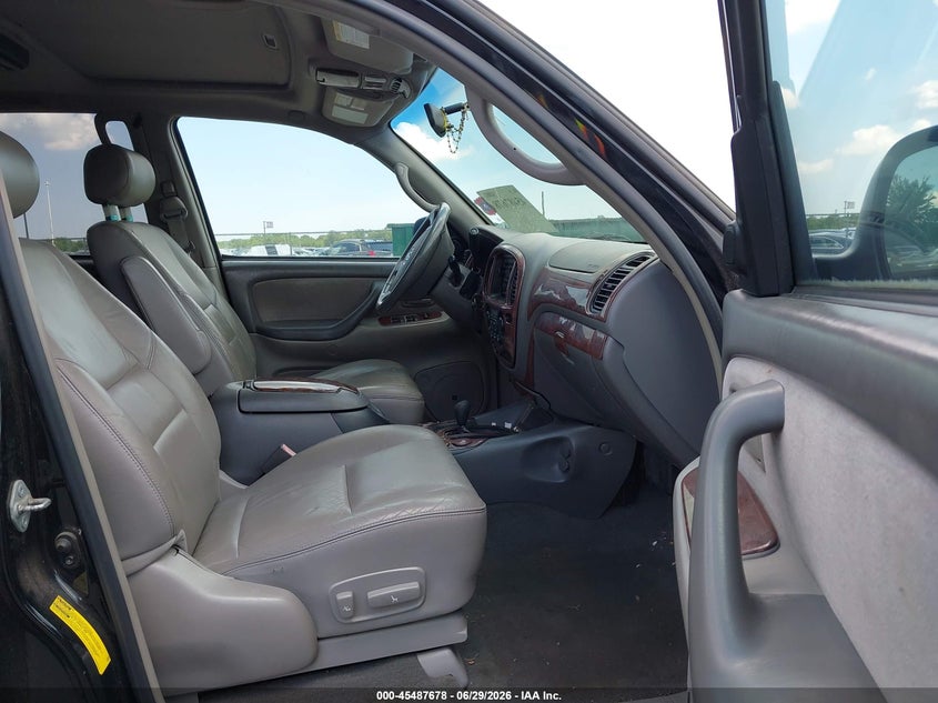 2004 Toyota Sequoia VIN 5TDBT44A44S233277 IAAI salvage auction — FRONT & REAR, Clear (New Jersey), sold $1,000 on 2026-07-27 (photo 5)