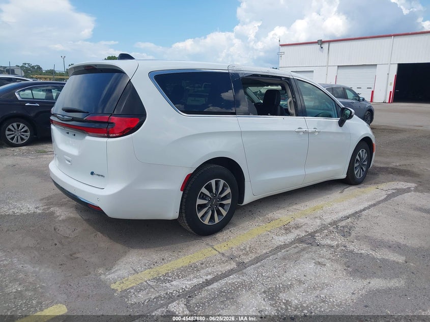 2023 Chrysler Pacifica VIN 2C4RC1L72PR575813 IAAI salvage auction — LEFT & RIGHT, Clear (Oregon), sold $14,900 on 2026-07-29 (photo 4)