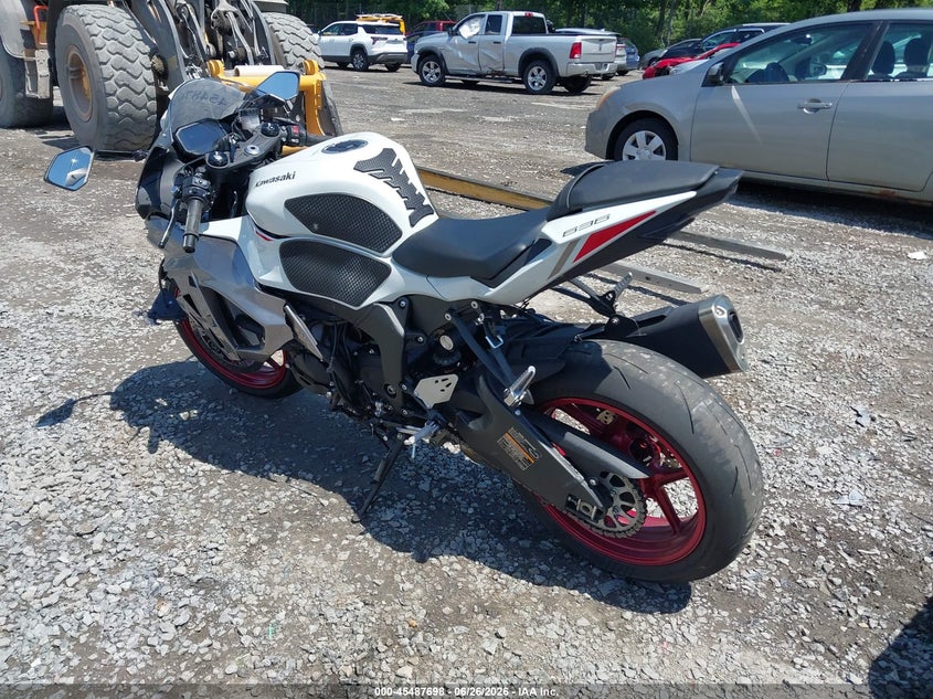 2025 Kawasaki Zx VIN JKBZXJK15SA008810 IAAI salvage auction — FRONT END, Mv-907A (New York), sold $4,325 on 2026-07-14 (photo 3)