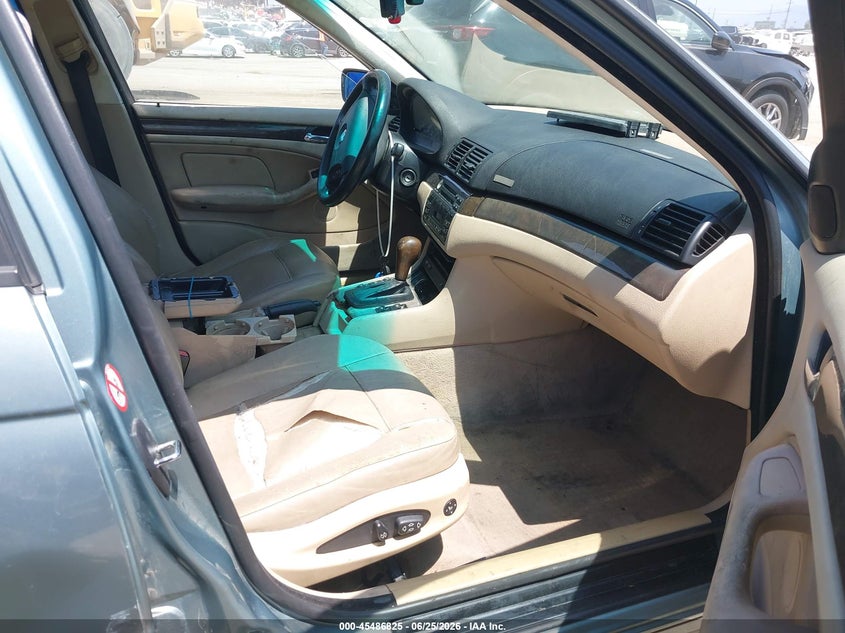 2002 BMW 3 series VIN WBAEV33492KL75641 IAAI salvage auction — RIGHT SIDE, Salvage (California), sold $225 on 2026-07-22 (photo 5)