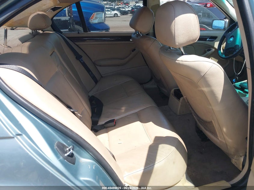 2002 BMW 3 series VIN WBAEV33492KL75641 IAAI salvage auction — RIGHT SIDE, Salvage (California), sold $225 on 2026-07-22 (photo 8)
