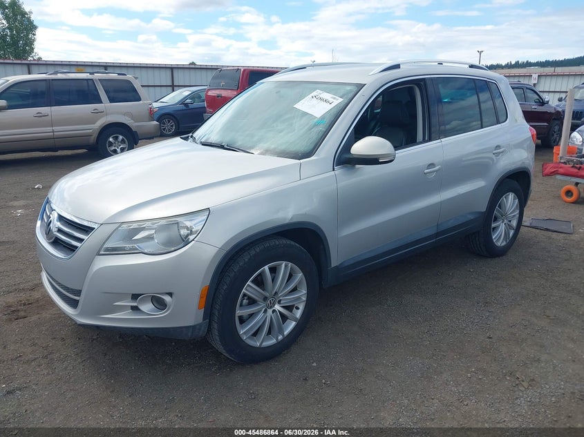 2010 Volkswagen Tiguan VIN WVGAV7AX6AW511491 IAAI salvage auction — NORMAL WEAR, Clear (Washington), sold $25 on 2026-07-21 (photo 2)
