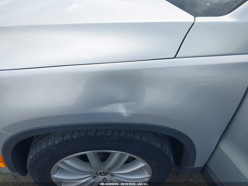2010 Volkswagen Tiguan VIN WVGAV7AX6AW511491 IAAI salvage auction — NORMAL WEAR, Clear (Washington), sold $25 on 2026-07-21 (photo 6)