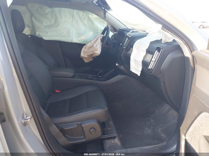 2025 Volvo Xc40 VIN YV4L12UJXS2559374 IAAI salvage auction — FRONT END, Salvage Title, sold $6,325 on 2026-08-04 (photo 5)
