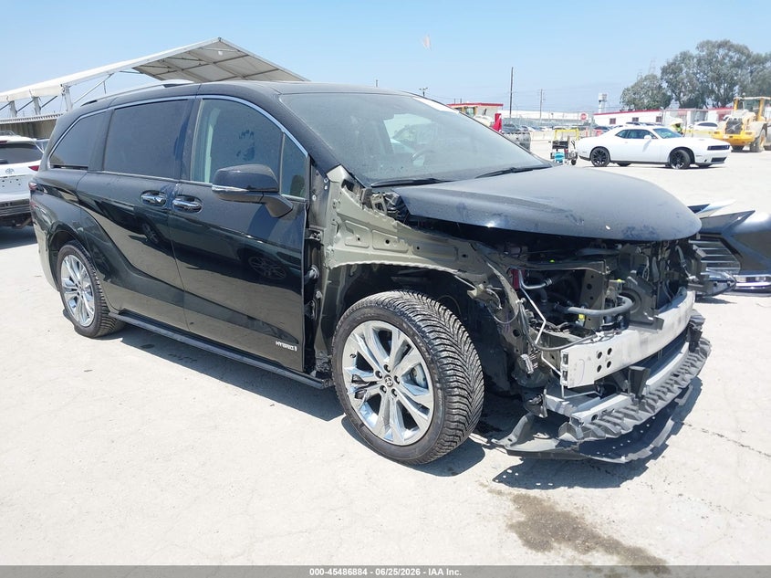 2021 Toyota Sienna VIN 5TDERKEC2MS006220 IAAI salvage auction — RIGHT FRONT, Salvage (California), sold $15,100 on 2026-07-26 (photo 1)