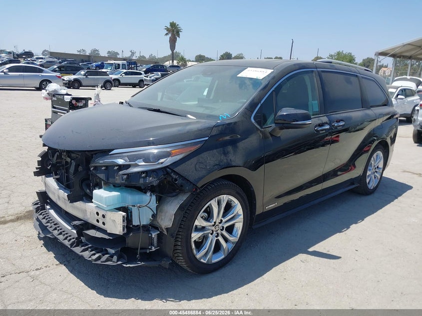 2021 Toyota Sienna VIN 5TDERKEC2MS006220 IAAI salvage auction — RIGHT FRONT, Salvage (California), sold $15,100 on 2026-07-26 (photo 2)
