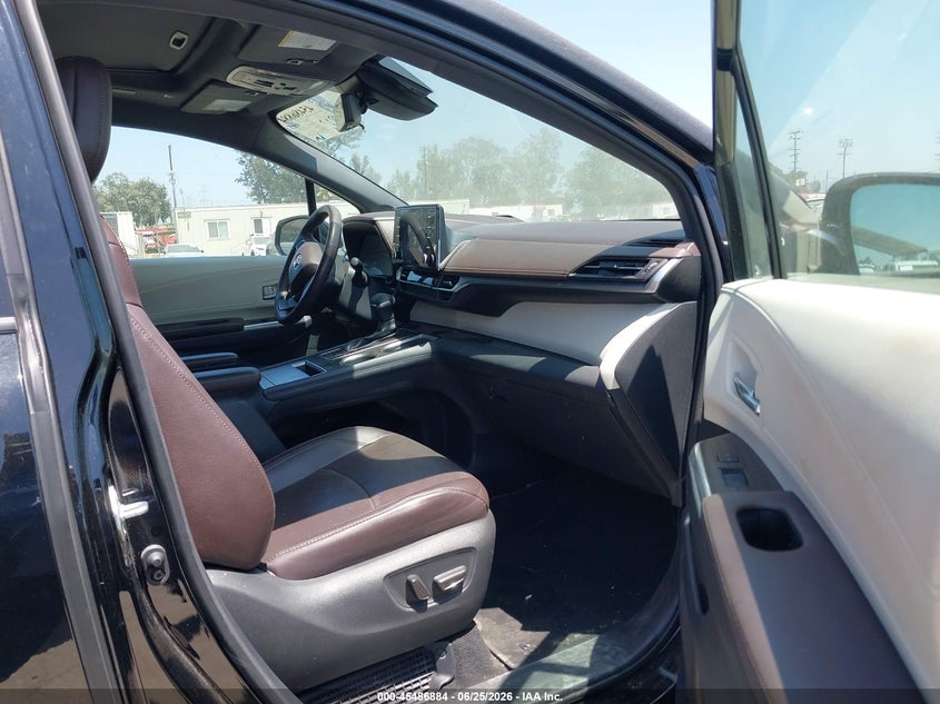 2021 Toyota Sienna VIN 5TDERKEC2MS006220 IAAI salvage auction — RIGHT FRONT, Salvage (California), sold $15,100 on 2026-07-26 (photo 5)