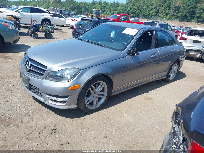 2014 Mercedes-benz VIN WDDGF8AB4EG189722 IAAI salvage auction — REAR END, Salvage Title, sold $2,325 on 2026-07-24 (photo 2)