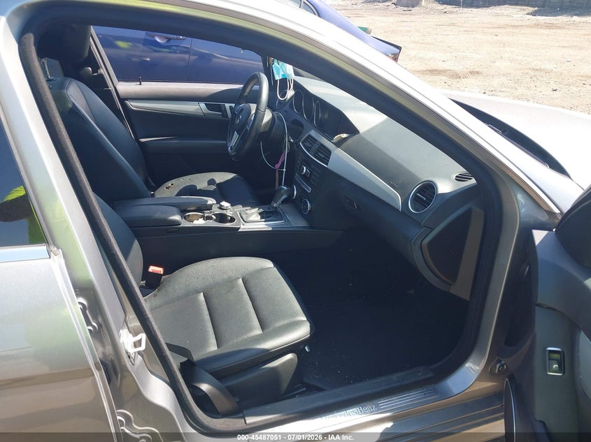 2014 Mercedes-benz VIN WDDGF8AB4EG189722 IAAI salvage auction — REAR END, Salvage Title, sold $2,325 on 2026-07-24 (photo 5)
