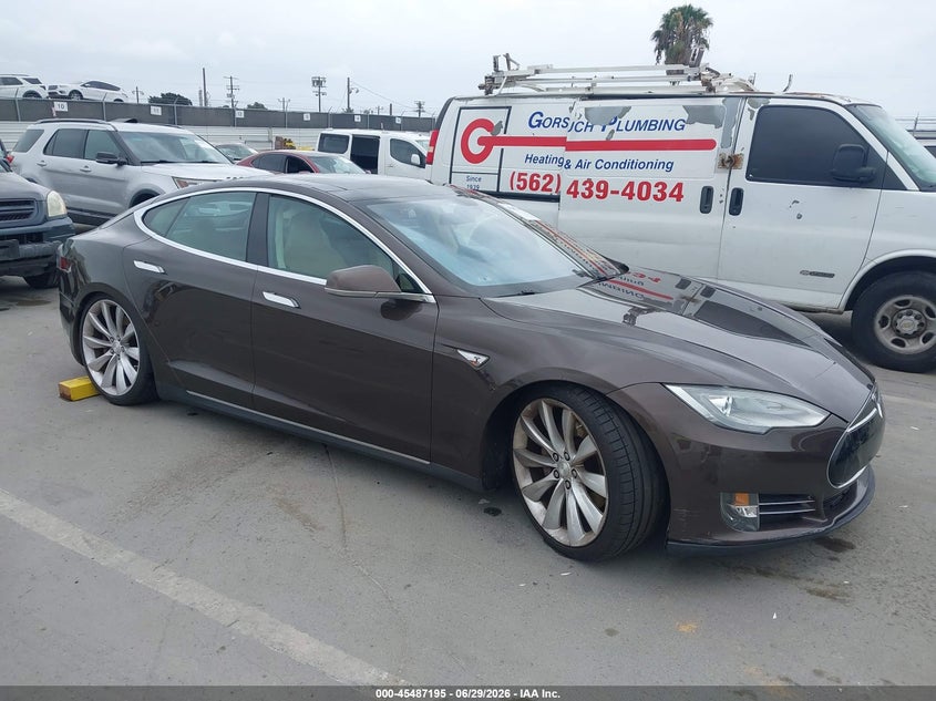 2013 Tesla Model s VIN 5YJSA1BC8DFP10483 IAAI salvage auction — REAR END, Clear (California), sold $200 on 2026-07-22 (photo 1)
