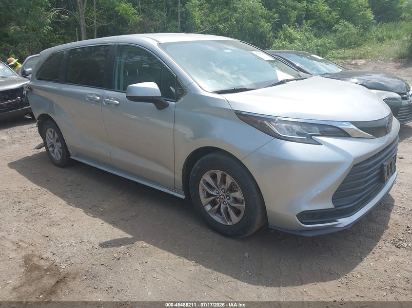 2022 Toyota Sienna VIN 5TDKRKEC5NS117705 — IAAI salvage auction photo