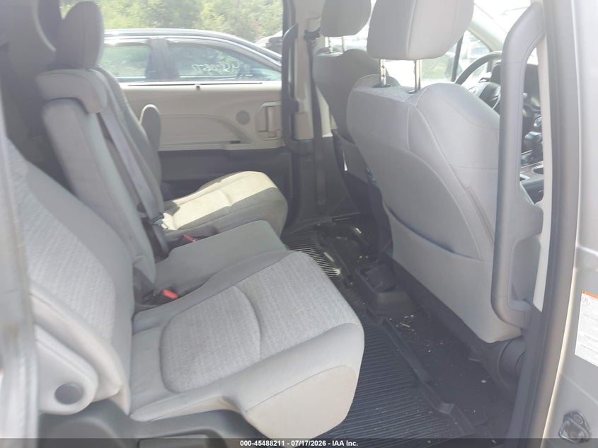 2022 Toyota Sienna VIN 5TDKRKEC5NS117705 IAAI salvage auction — RIGHT REAR, Clear (Massachusetts), sold $15,200 on 2026-08-20 (photo 8)