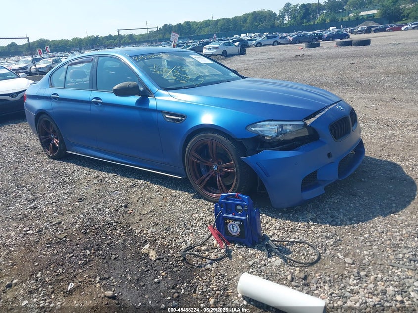 2014 BMW M5 VIN WBSFV9C51ED593867 — IAAI salvage auction photo