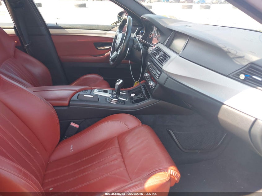 2014 BMW M5 VIN WBSFV9C51ED593867 IAAI salvage auction — LEFT SIDE, Salvage Title, sold $13,075 on 2026-08-18 (photo 5)