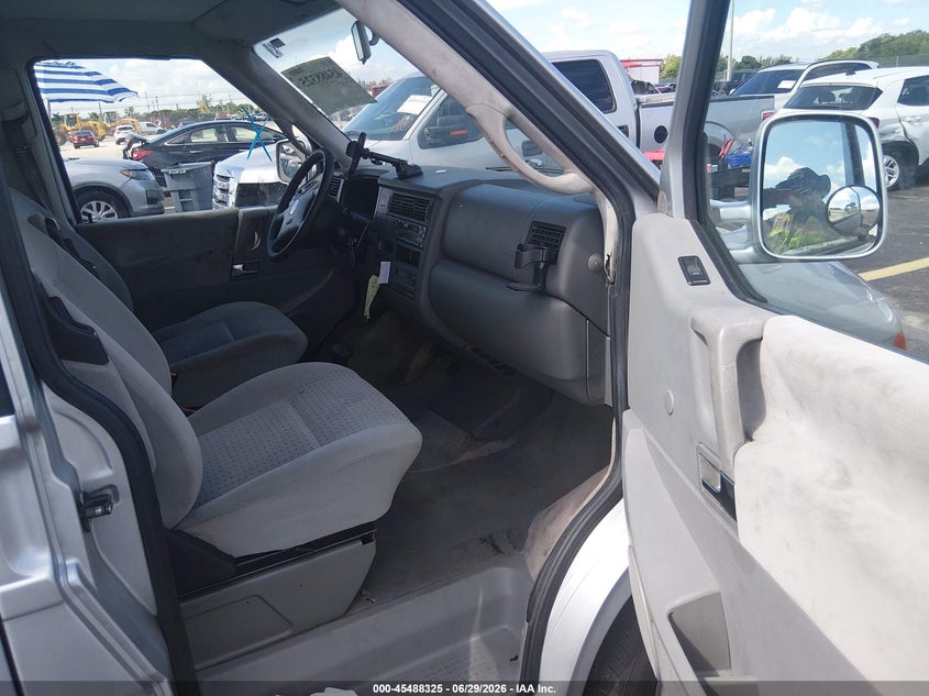 2002 Volkswagen Eurovan VIN WV2MB47042H092339 IAAI salvage auction — REAR END, Rebuildable (Florida), sold $925 on 2026-07-23 (photo 5)