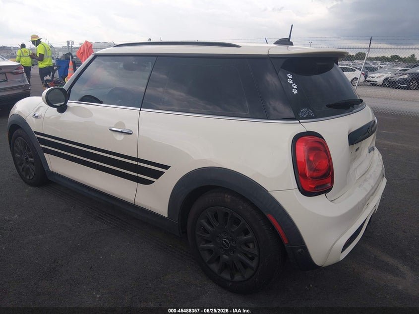 2016 Mini Hardtop VIN WMWXP7C50G3B93186 IAAI salvage auction — REAR END, Salvage (Illinois), sold $2,700 on 2026-10-13 (photo 3)