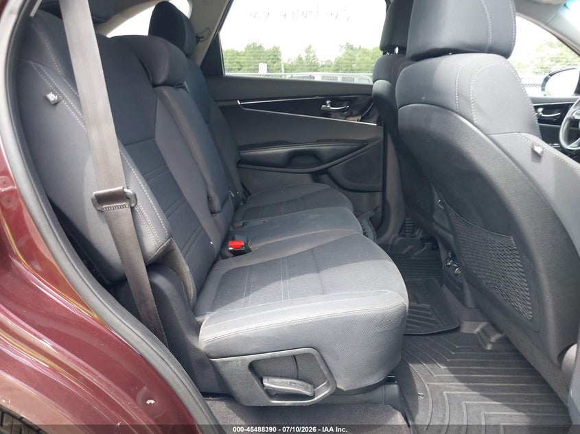 2017 Kia Sorento VIN 5XYPGDA52HG335472 IAAI salvage auction — FRONT END, Salvage Title, sold $1,950 on 2026-07-30 (photo 8)