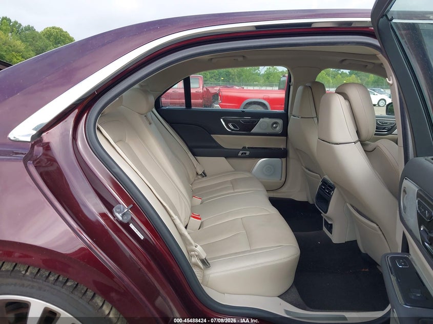 2017 Lincoln Continental VIN 1LN6L9NC2H5626832 IAAI salvage auction — REAR END, Salvage Title, sold $3,900 on 2026-07-18 (photo 8)