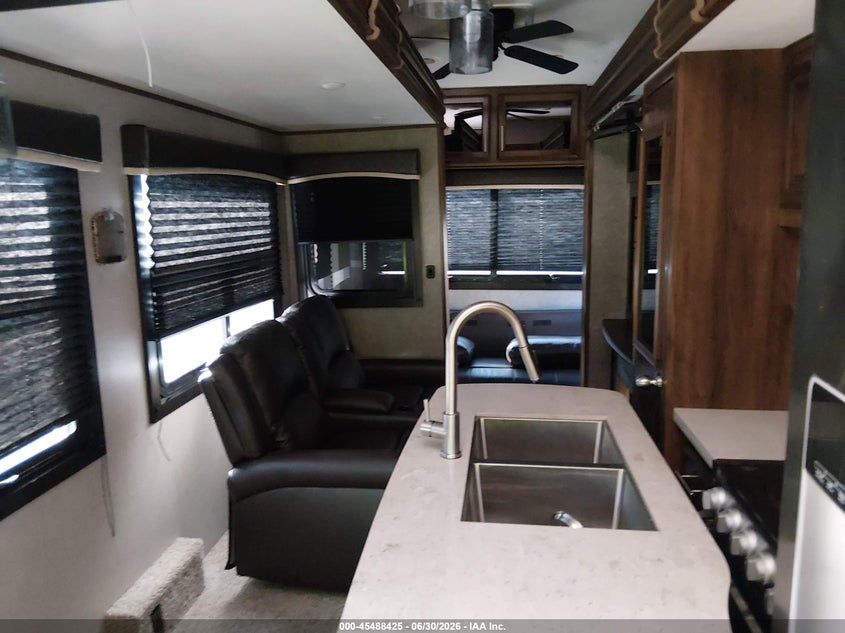 2020 Jayco Camper VIN 1UJCJ0BT5L1WD0169 IAAI salvage auction — SIDE, Clear (Georgia), sold $10,000 on 2026-08-19 (photo 5)