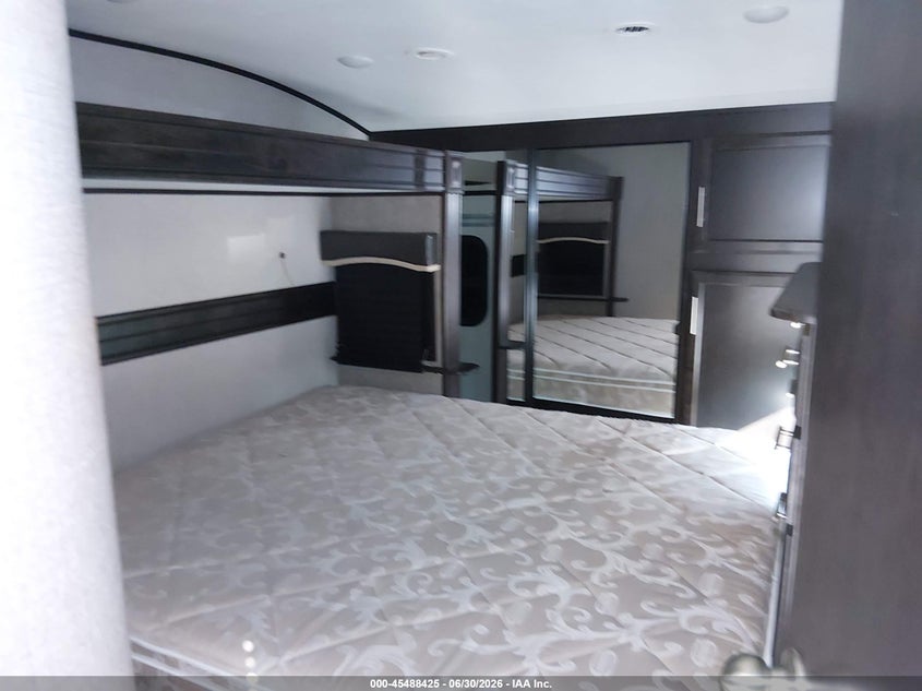 2020 Jayco Camper VIN 1UJCJ0BT5L1WD0169 IAAI salvage auction — SIDE, Clear (Georgia), sold $10,000 on 2026-08-19 (photo 8)
