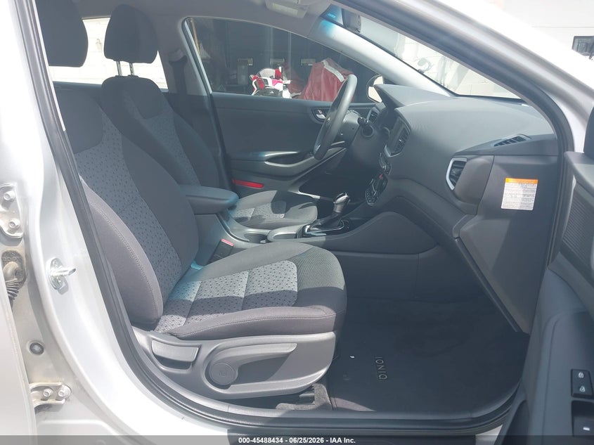 2018 Hyundai Ioniq hybrid VIN KMHC65LC9JU075218 IAAI salvage auction — NORMAL WEAR, Sf97 (New Hampshire), sold $10,775 on 2026-08-20 (photo 5)