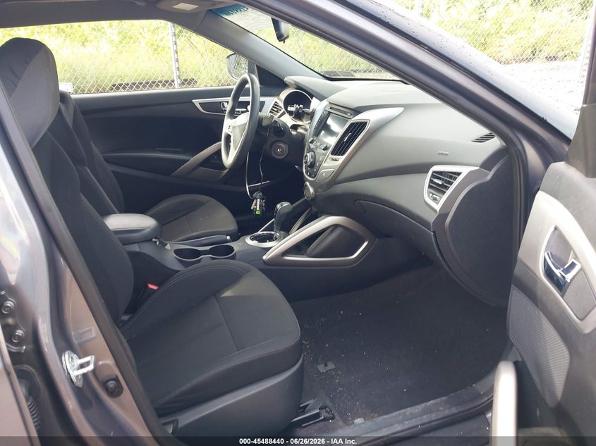 2013 Hyundai Veloster VIN KMHTC6AD8DU158038 IAAI salvage auction — LEFT FRONT, Salvage (Pennsylvania), sold $825 on 2026-07-28 (photo 5)