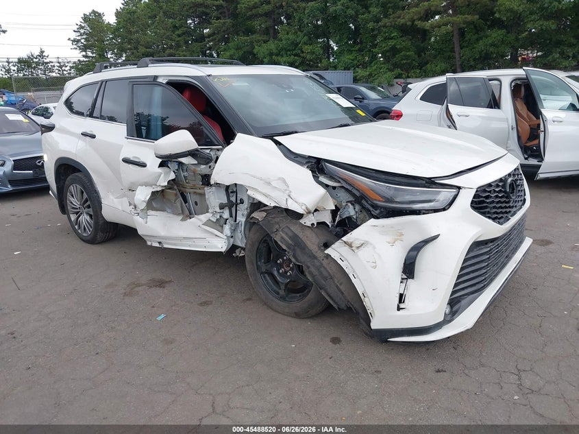 2021 Toyota Highlander VIN 5TDHBRCH1MS527468 IAAI salvage auction — SIDE, Salvage (Pennsylvania), sold $13,700 on 2026-07-21 (photo 1)