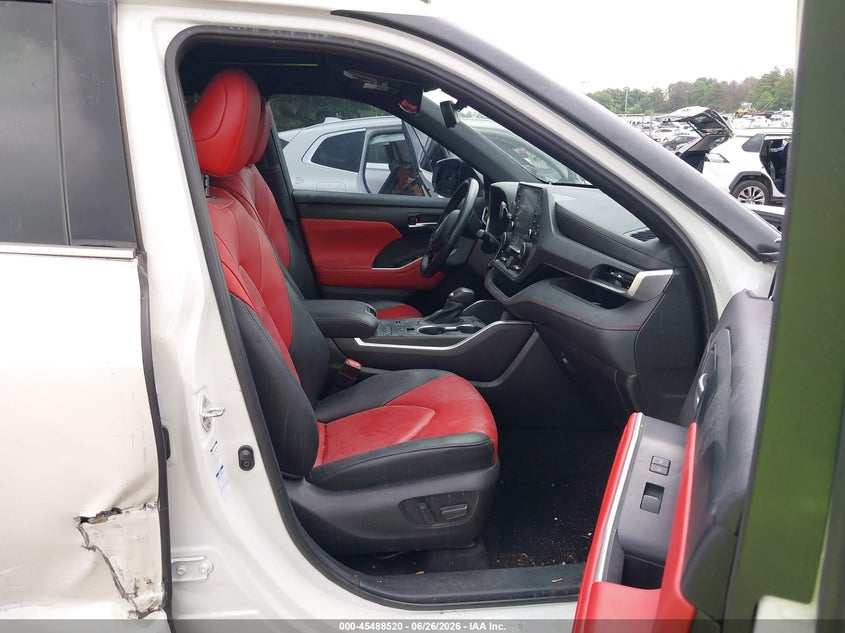2021 Toyota Highlander VIN 5TDHBRCH1MS527468 IAAI salvage auction — SIDE, Salvage (Pennsylvania), sold $13,700 on 2026-07-21 (photo 5)