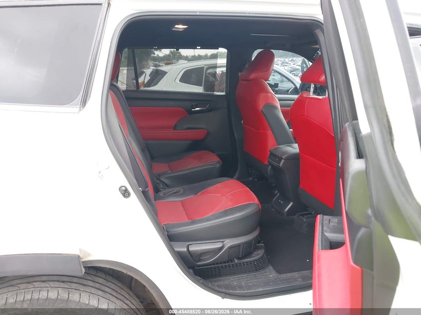 2021 Toyota Highlander VIN 5TDHBRCH1MS527468 IAAI salvage auction — SIDE, Salvage (Pennsylvania), sold $13,700 on 2026-07-21 (photo 8)