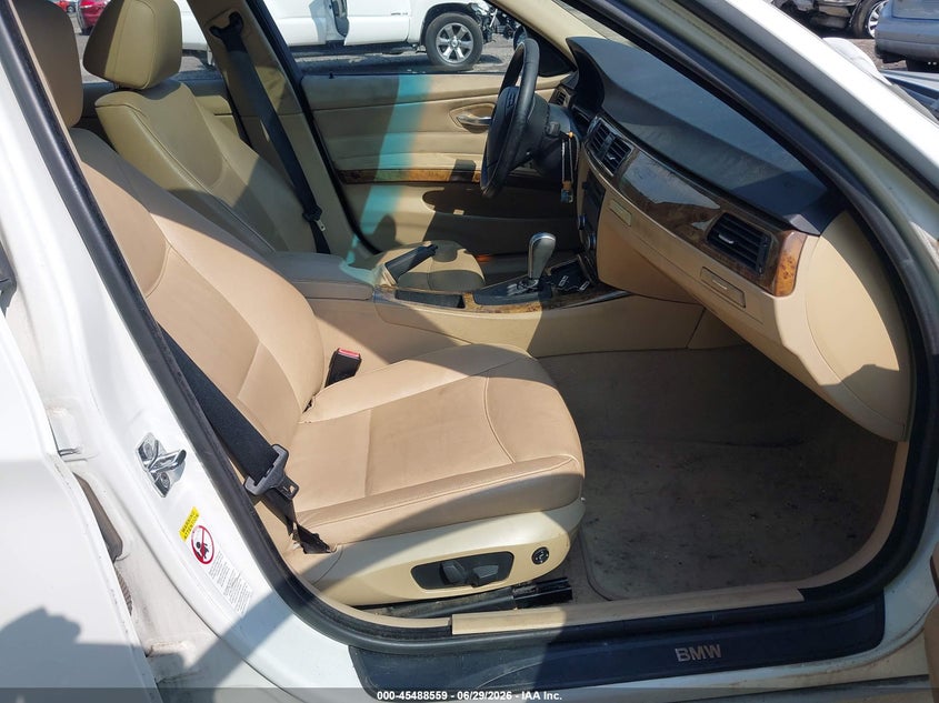 2007 BMW 3 series VIN WBAVC93557KX61787 IAAI salvage auction — NORMAL WEAR, Clear (Pennsylvania), sold $250 on 2026-07-24 (photo 5)