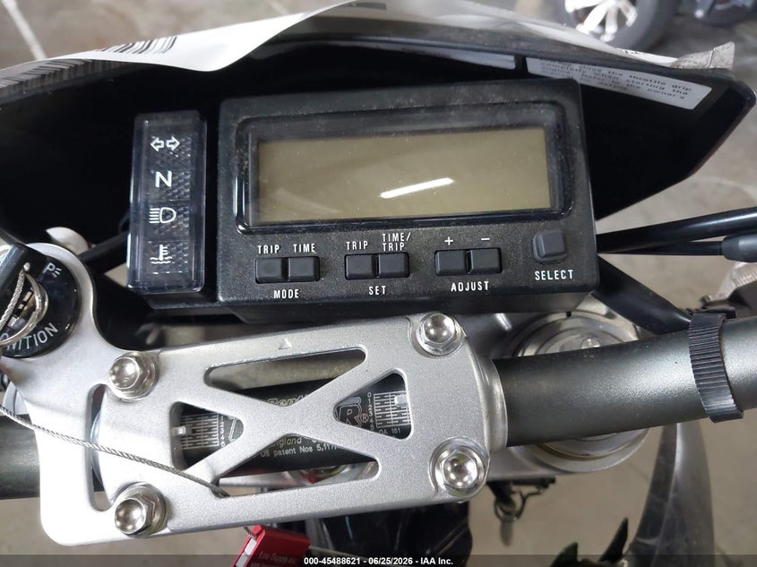 2018 Suzuki Dr-z VIN JS1SK44A1J2100718 IAAI salvage auction — LEFT SIDE, Rebuildable (Florida), sold $1,850 on 2026-07-14 (photo 7)