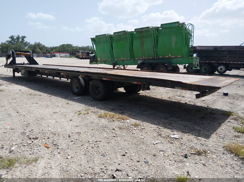 2023 Trailmaxx 40' goosenck trailer VIN 7WL3H4028PT000801 IAAI salvage auction — SIDE, Certificate Of Destruction (Florida), sold $1,650 on 2026-07-29 (photo 3)
