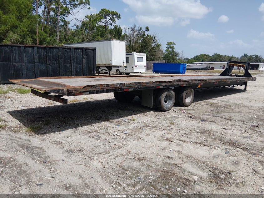 2023 Trailmaxx 40' goosenck trailer VIN 7WL3H4028PT000801 IAAI salvage auction — SIDE, Certificate Of Destruction (Florida), sold $1,650 on 2026-07-29 (photo 4)