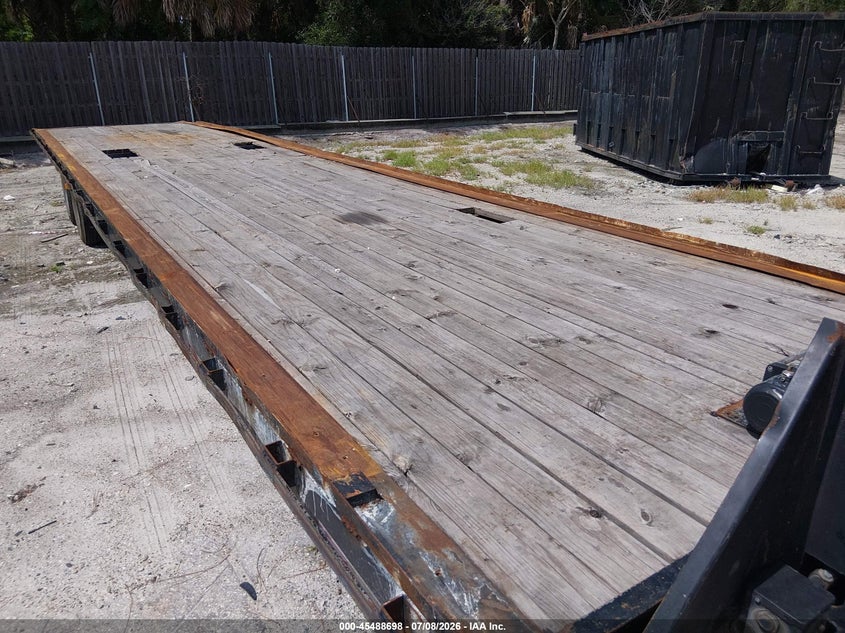 2023 Trailmaxx 40' goosenck trailer VIN 7WL3H4028PT000801 IAAI salvage auction — SIDE, Certificate Of Destruction (Florida), sold $1,650 on 2026-07-29 (photo 5)