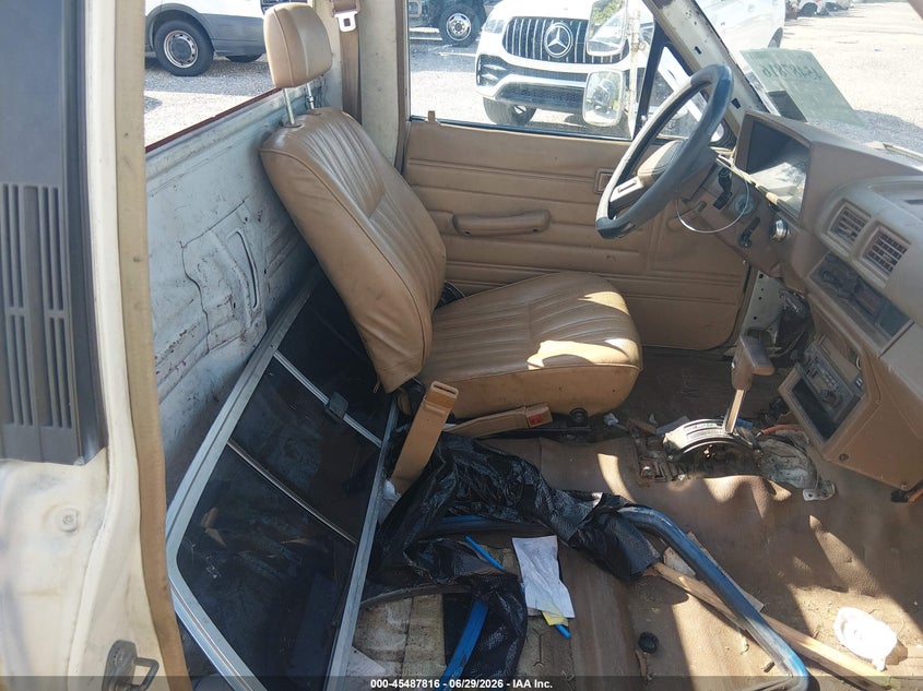 1988 Toyota Pickup VIN JT5RN75U2J0022981 IAAI salvage auction — UNKNOWN, Salvage (Louisiana), sold $675 on 2026-07-29 (photo 8)