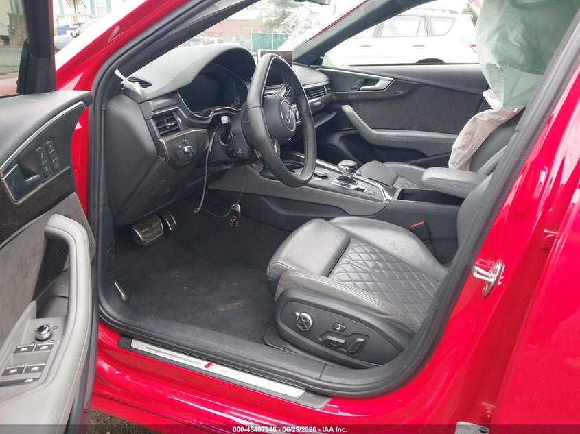 2019 Audi S4 VIN WAUB4AF43KA111472 IAAI salvage auction — RIGHT SIDE, Salvage Title, sold $8,275 on 2026-08-24 (photo 5)