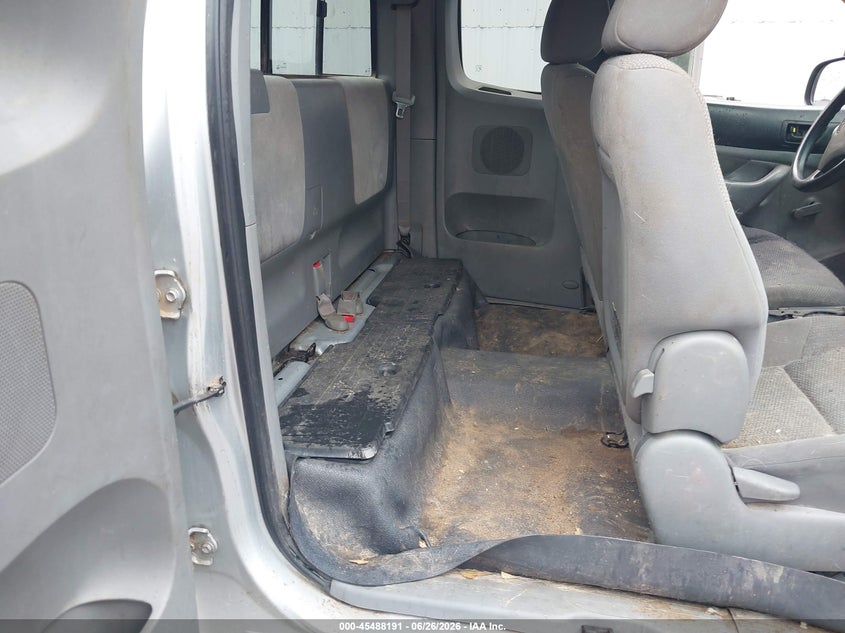 2005 Toyota Tacoma VIN 5TEUX42N85Z052979 IAAI salvage auction — SIDE, Salvage (Vermont), sold $2,950 on 2026-08-01 (photo 8)
