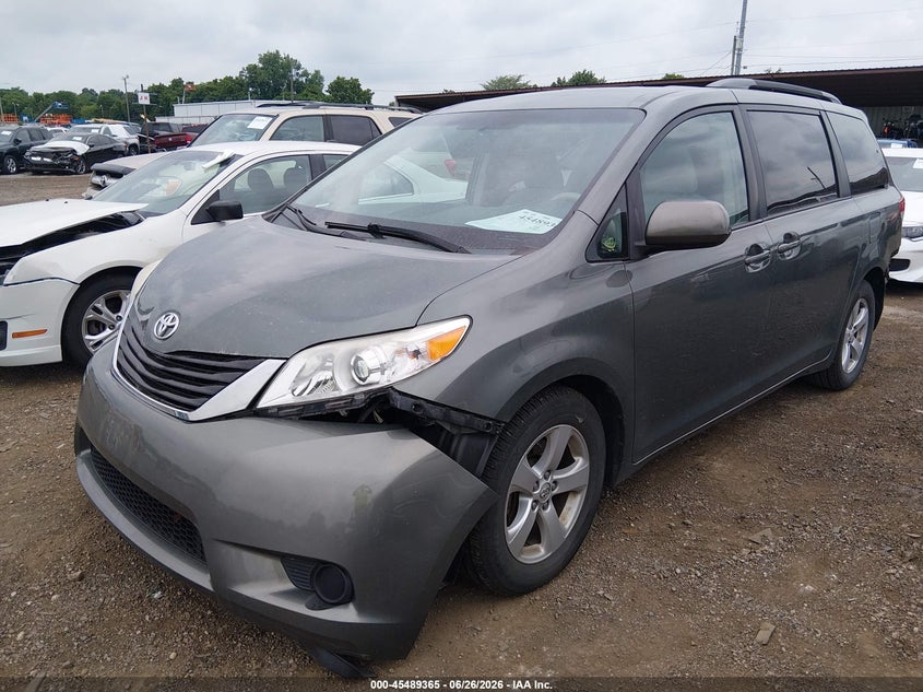 2014 Toyota Sienna VIN 5TDKK3DC2ES419058 IAAI salvage auction — FRONT & REAR, Salvage (Ohio), sold $2,050 on 2026-07-29 (photo 2)