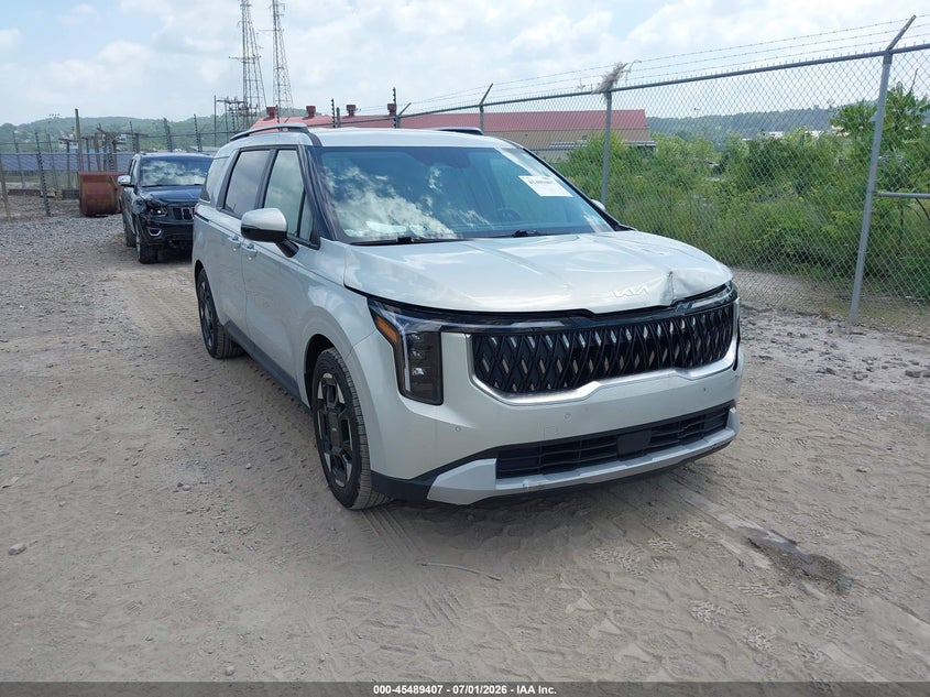 2025 Kia VIN KNDNC5K32S6452520 IAAI salvage auction — LEFT FRONT, Salvage Title, sold $13,500 on 2026-07-28 (photo 1)