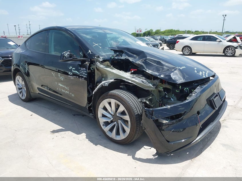 2026 Tesla Model y VIN 7SAYGDEDXTA439424 IAAI salvage auction — RIGHT FRONT, Salvage Title, sold $19,950 on 2026-08-25 (photo 1)