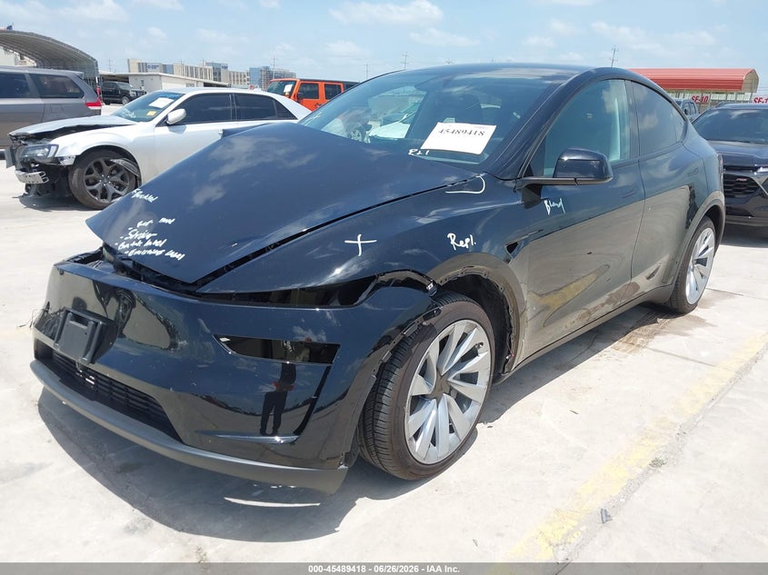 2026 Tesla Model y VIN 7SAYGDEDXTA439424 IAAI salvage auction — RIGHT FRONT, Salvage Title, sold $19,950 on 2026-08-25 (photo 2)
