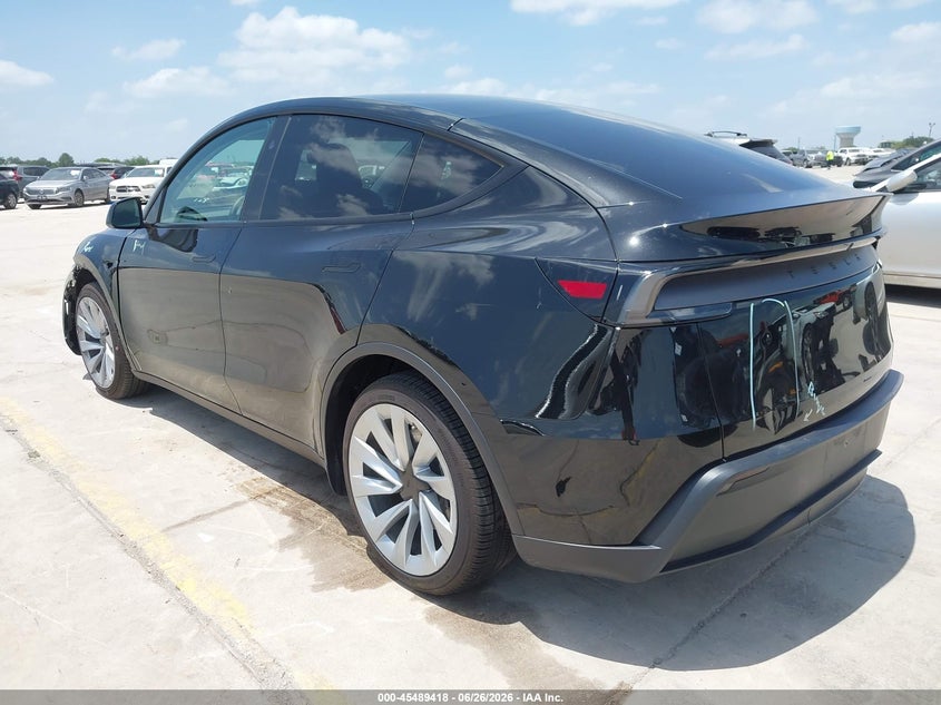 2026 Tesla Model y VIN 7SAYGDEDXTA439424 IAAI salvage auction — RIGHT FRONT, Salvage Title, sold $19,950 on 2026-08-25 (photo 3)