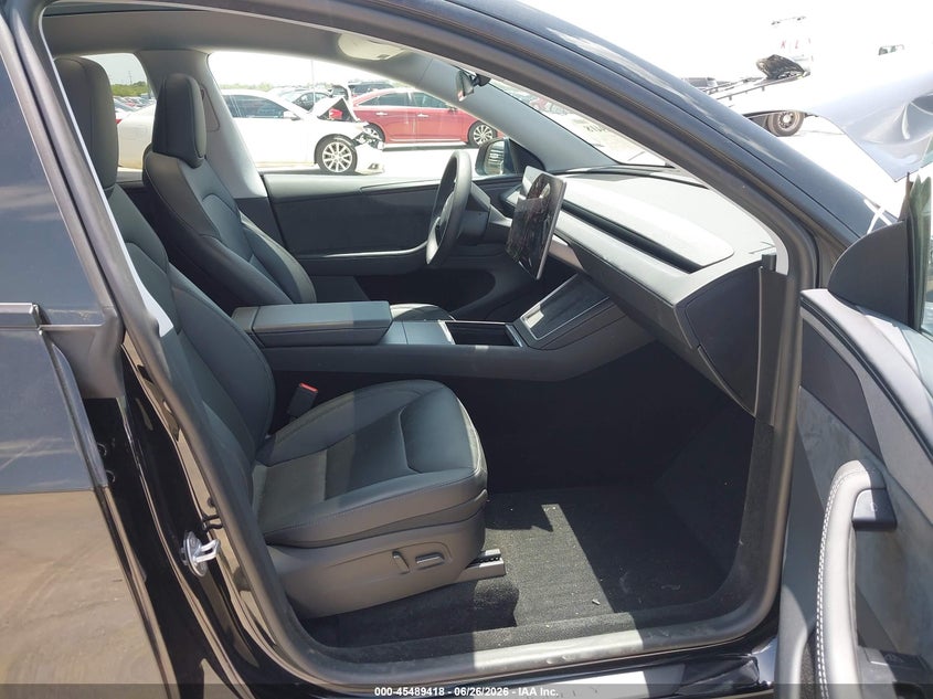 2026 Tesla Model y VIN 7SAYGDEDXTA439424 IAAI salvage auction — RIGHT FRONT, Salvage Title, sold $19,950 on 2026-08-25 (photo 5)