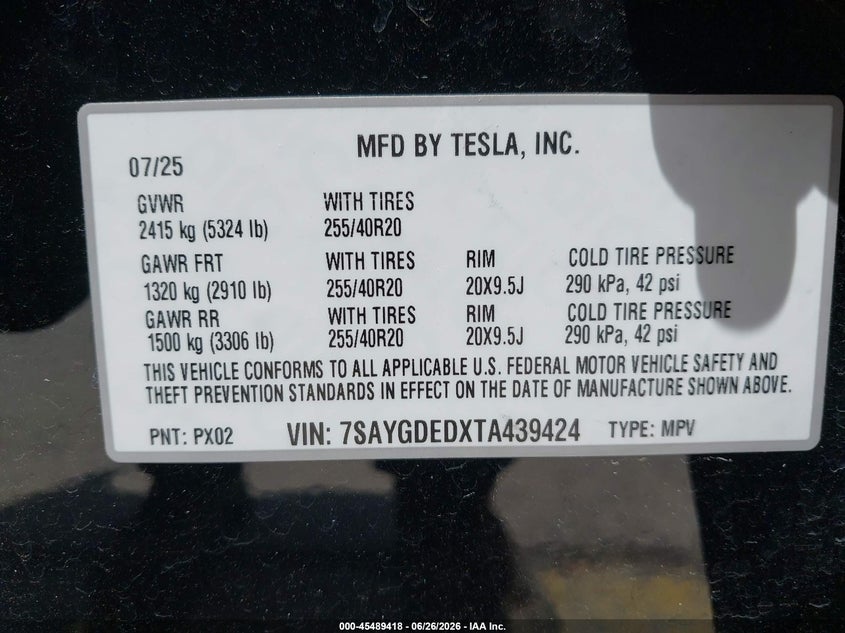 2026 Tesla Model y VIN 7SAYGDEDXTA439424 IAAI salvage auction — RIGHT FRONT, Salvage Title, sold $19,950 on 2026-08-25 (photo 9)