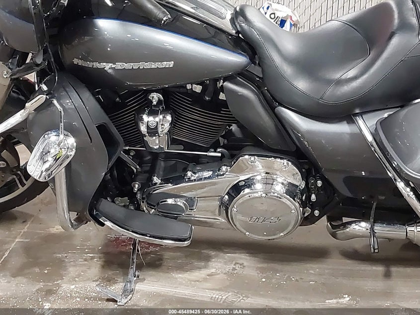 2021 Harley-davidson Electra glide VIN 1HD1KEF1XMB666514 IAAI salvage auction — FRONT & REAR, Salvage (Iowa), sold $6,000 on 2026-08-01 (photo 9)