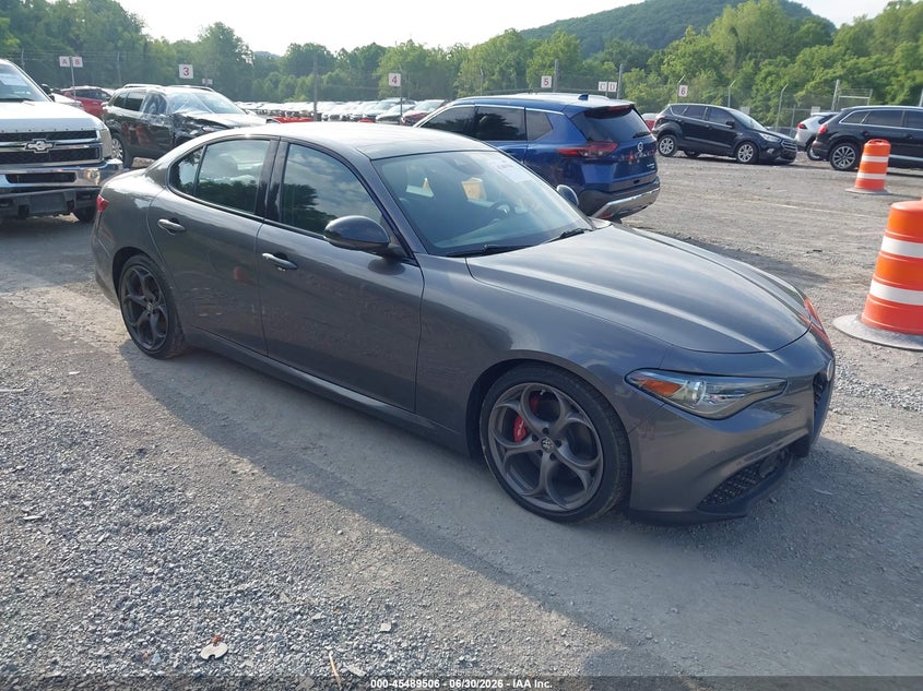 2019 Alfa romeo Giulia VIN ZARFAMBN4K7606148 — IAAI salvage auction photo
