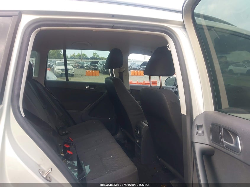 2015 Volkswagen Tiguan VIN WVGAV7AX2FW559979 IAAI salvage auction — RIGHT SIDE, Salvage (Georgia), sold $1,150 on 2026-08-05 (photo 8)