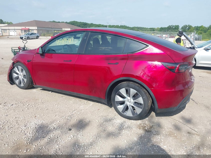 2024 Tesla Model y VIN 7SAYGDEE8RA275057 IAAI salvage auction — FRONT END, Clear Claim Paid (Wisconsin), sold $8,000 on 2026-07-29 (photo 3)